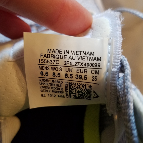 Blue and white patterned converse - Picture 5 of 6